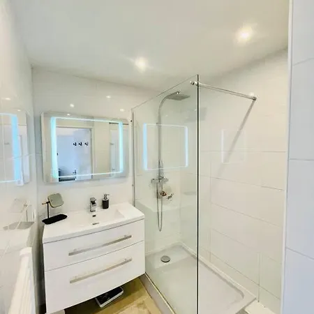 Climatise 2 Pieces Vue Terasse Parking *